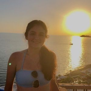 Meet your Posher, Daniela